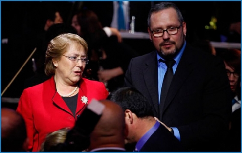 Escándalo sobre préstamo nublan las reformas de presidenta Bachelet en Chile