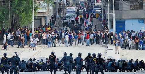 Santos pide a cajamarquinos derrocar a presidente Humala