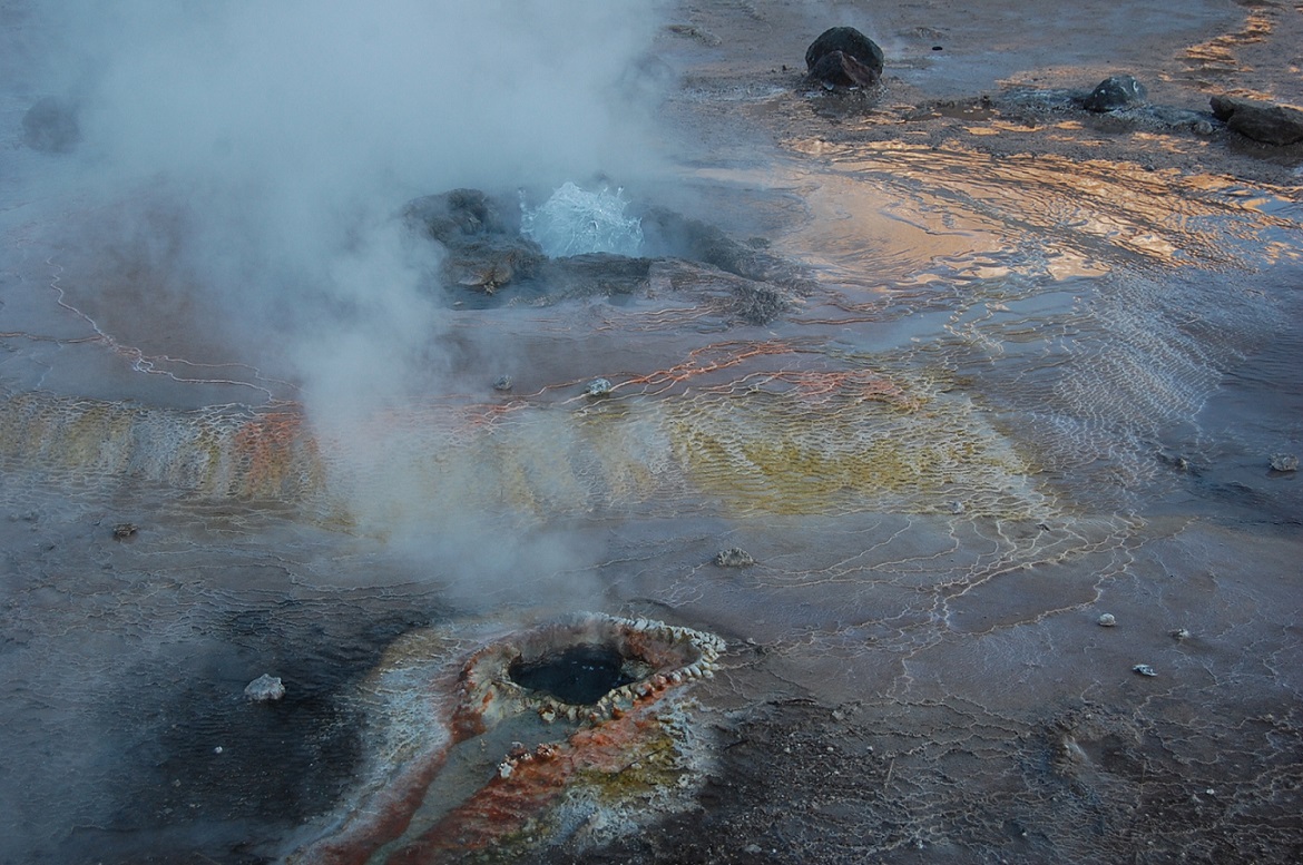The El Tatio geyser field in the northern Chilean region of Antofagasta. Geothermal energy comes from the earth’s internal heat, and the steam is delivered to a turbine, which powers a generator. Credit: Marianela Jarroud/IPS