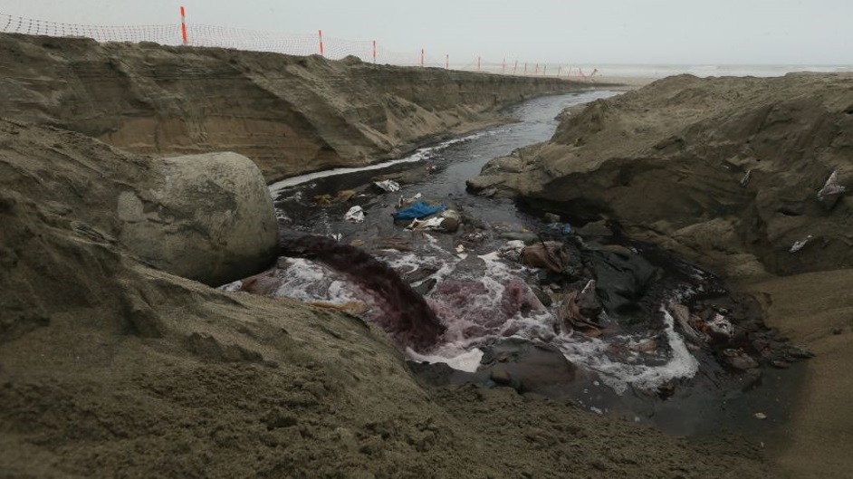 Batalla ecológica en playa Arica: así luce el balneario [FOTOS]