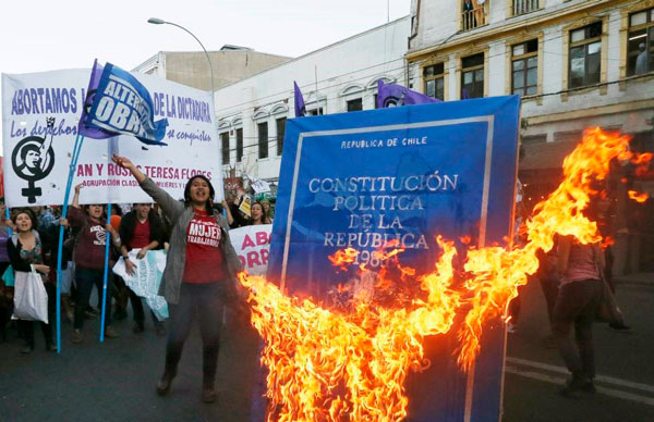 Los riesgos de una nueva constitución en Chile