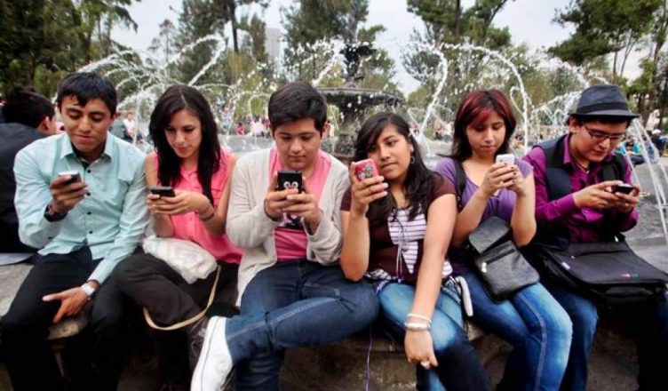 Gigantes tecnológicos toman medidas para reducir la adicción a los celulares