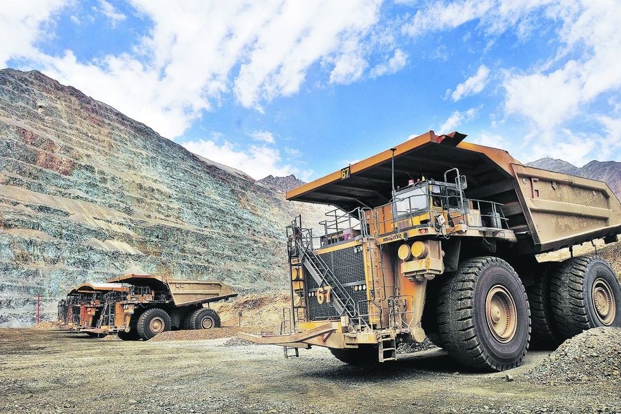 Comisión de Medio Ambiente aprueba nacionalizar mineras y terminar concesiones