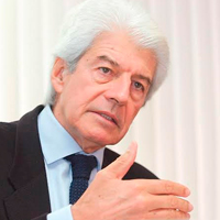 “El Congreso está creando puestos para políticos en las cajas municipales”